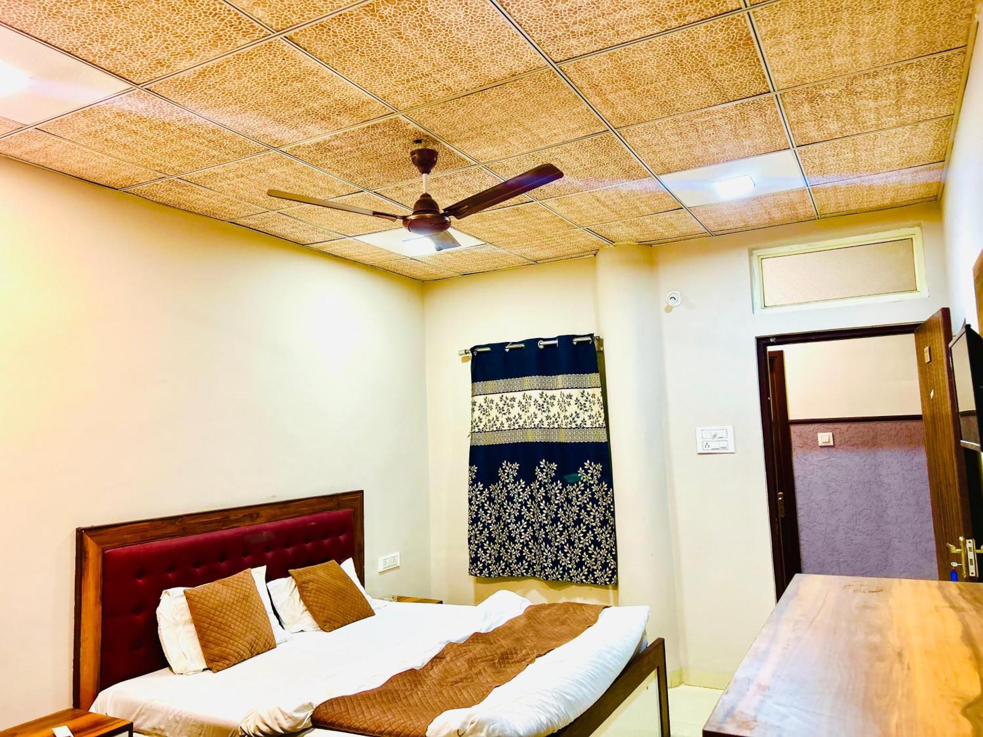 Отель Jagtara Residency Индаур Экстерьер фото